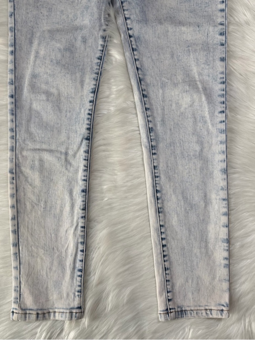 Chipre Ethos High-Waisted Skinny Jean - Picture 9 of 14
